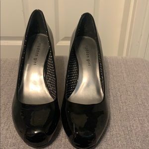 Madden girl black closed toe heel